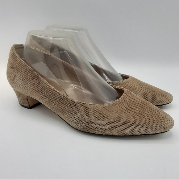 Van Eli Tan Suede Pump Size 9. - Picture 1 of 15